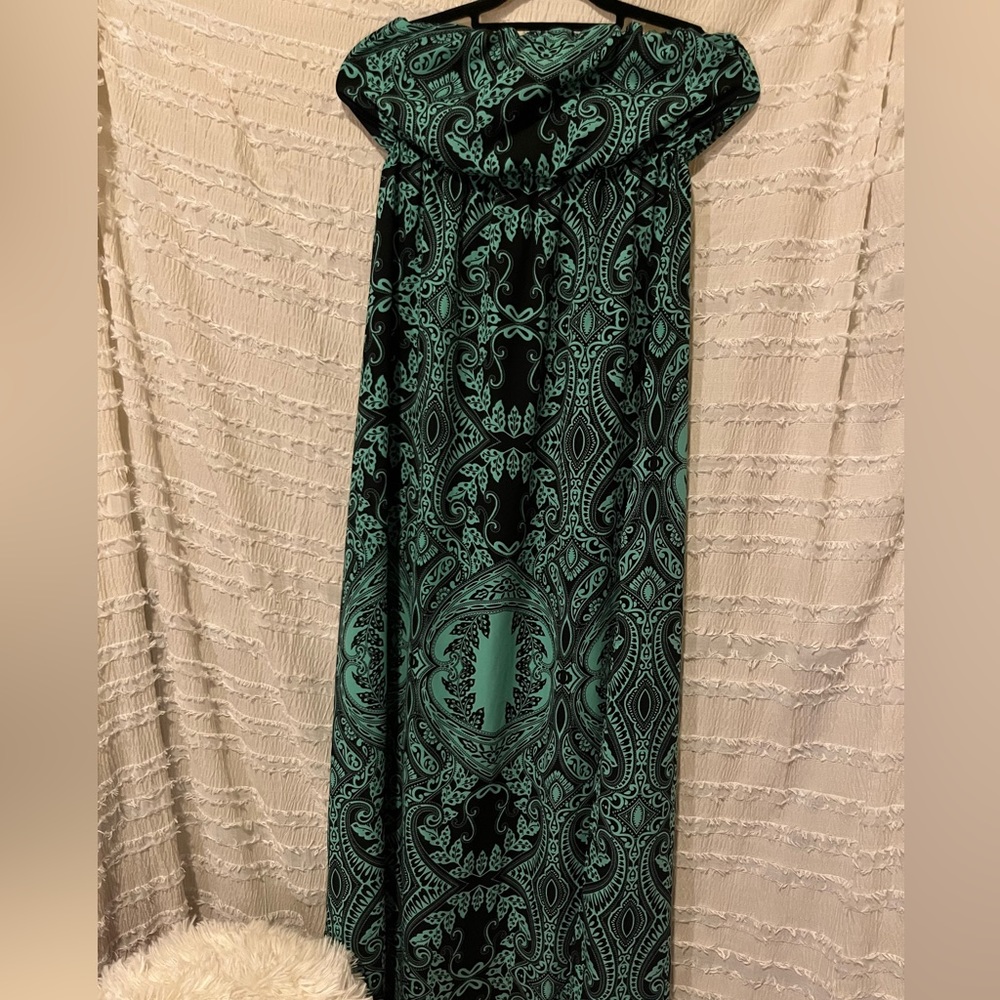 Papaya green and black off the shoulder dress size S/M